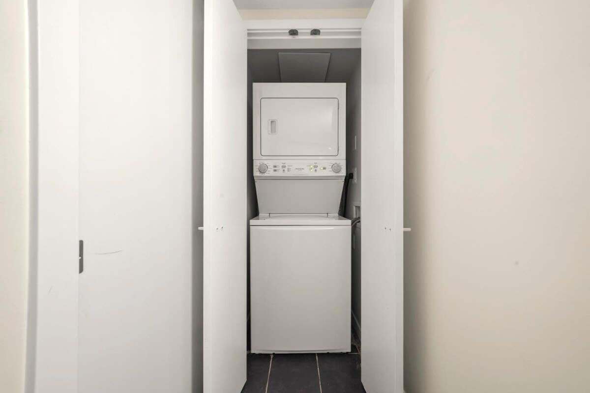 Dazzling Condo By Stadium Downtown With Free Parking Vancouver Exterior photo