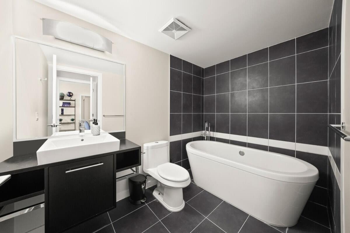 Dazzling Condo By Stadium Downtown With Free Parking Vancouver Exterior photo